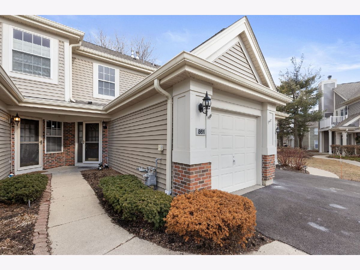 Townhomes & Condos & Homes Sold Talbots Mill Elk Grove Village Illinois, 861 Spring Creek