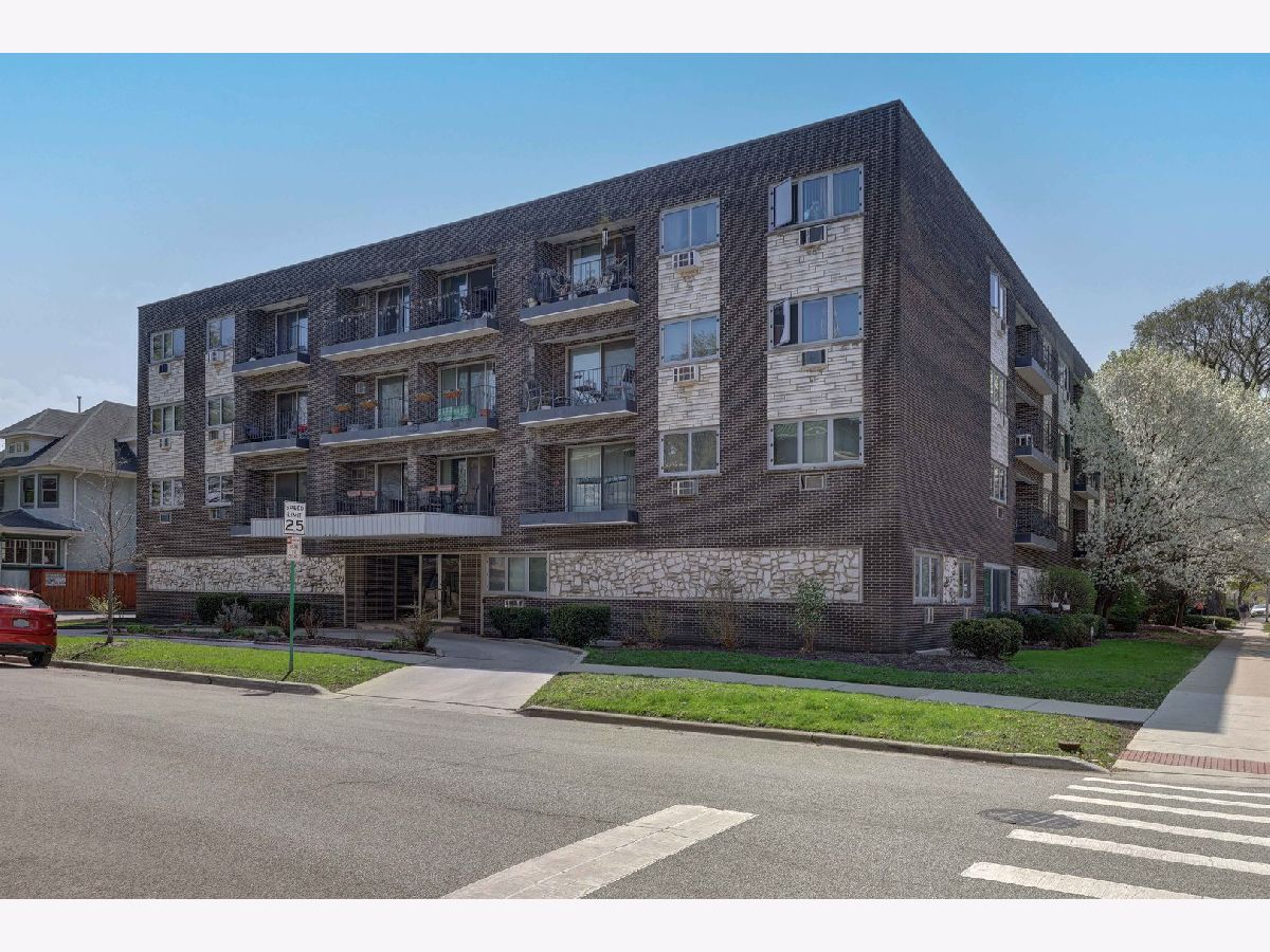 Condos & Townhomes For Sale Grovington House Oak Park Illinois, 401 Grove Avenue