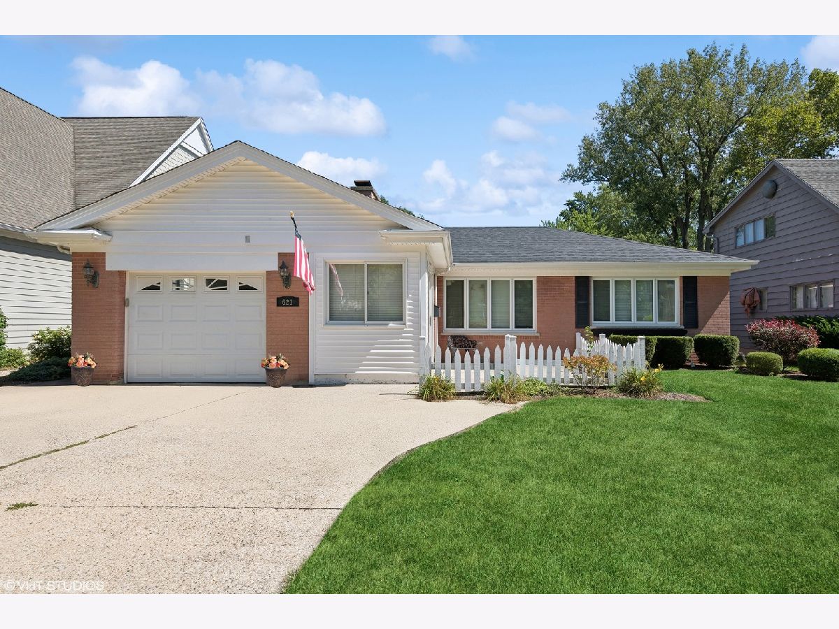 Homes & Townhomes & Condos Rented Barrington Village Barrington Illinois, 621 Prairie