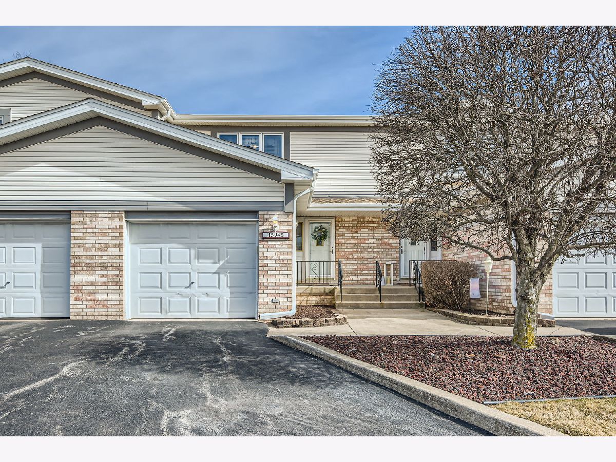 Townhomes Sold Ashford Manor Tinley Park Illinois, 15945 Blackwater