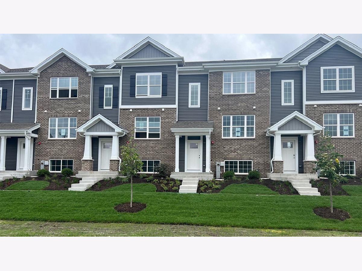 Condos & Townhomes & Homes Sold Oak Ridge Tinley Park Illinois, 6325 Ulster