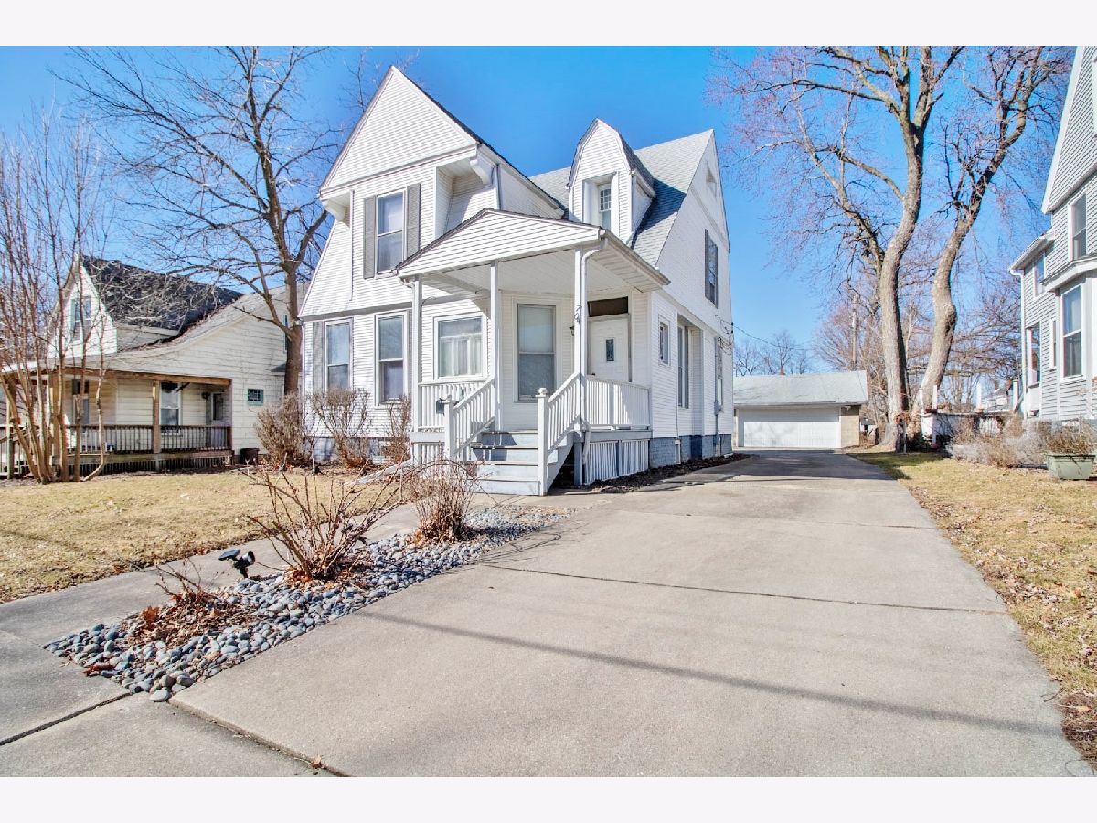 Homes & Condos & Townhomes Sold Dimmitts Grove Bloomington Illinois, 407 Clayton