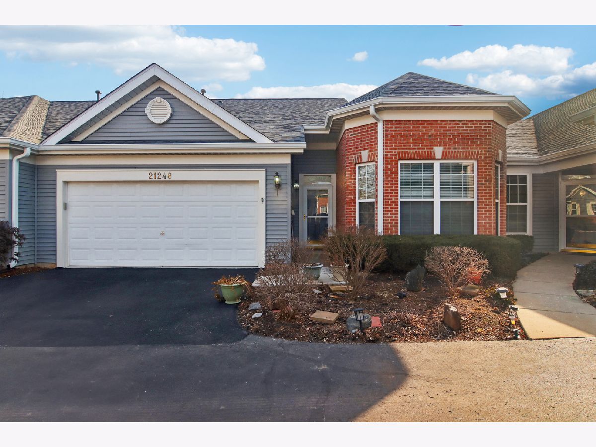 Townhomes & Condos & Homes Sold Carillon Lakes Crest Hill Illinois, 21248 Legion Lake
