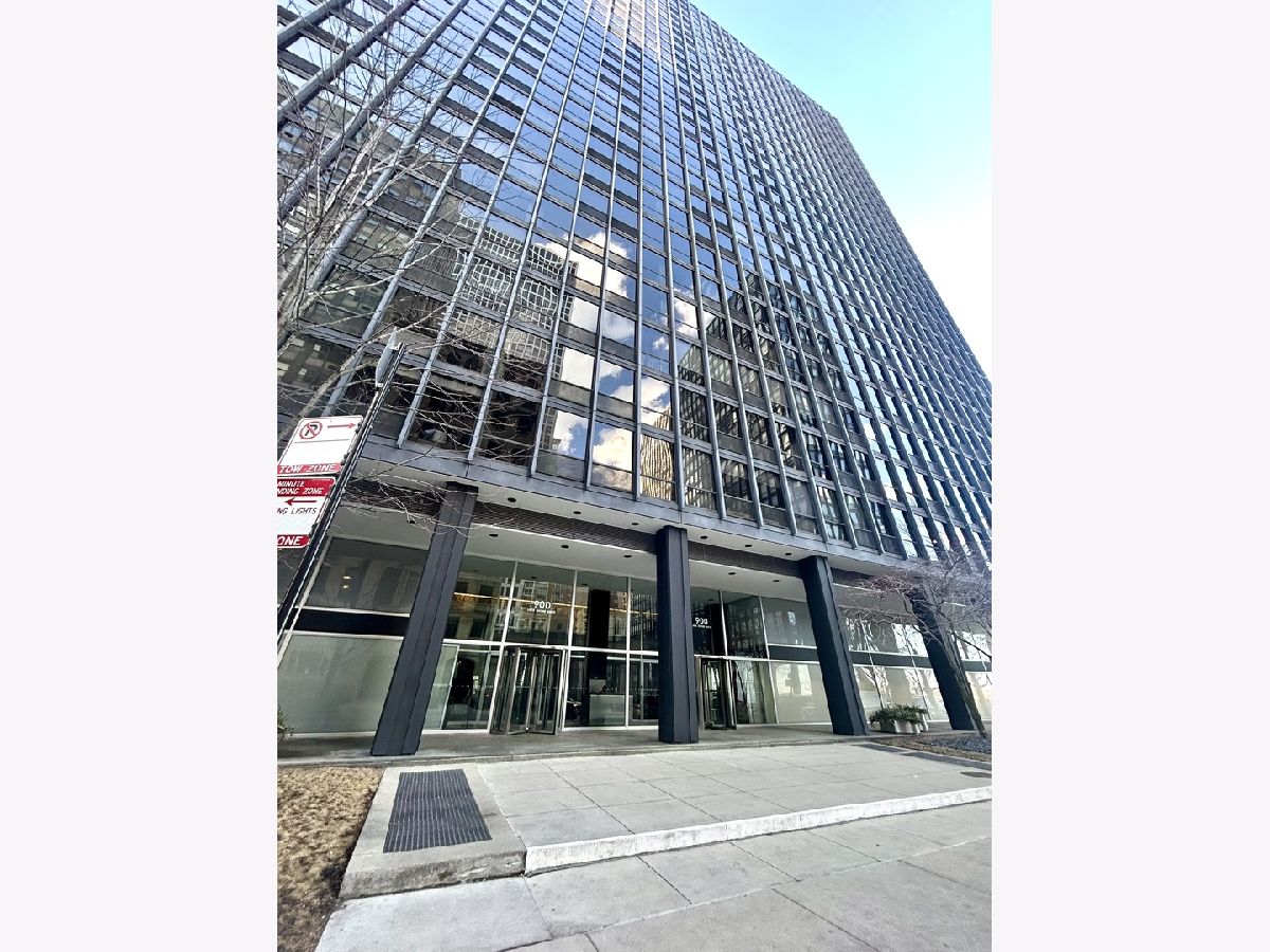Condominiums Rented Mies Van Der Rohe Chicago Illinois, 900 Lake Shore