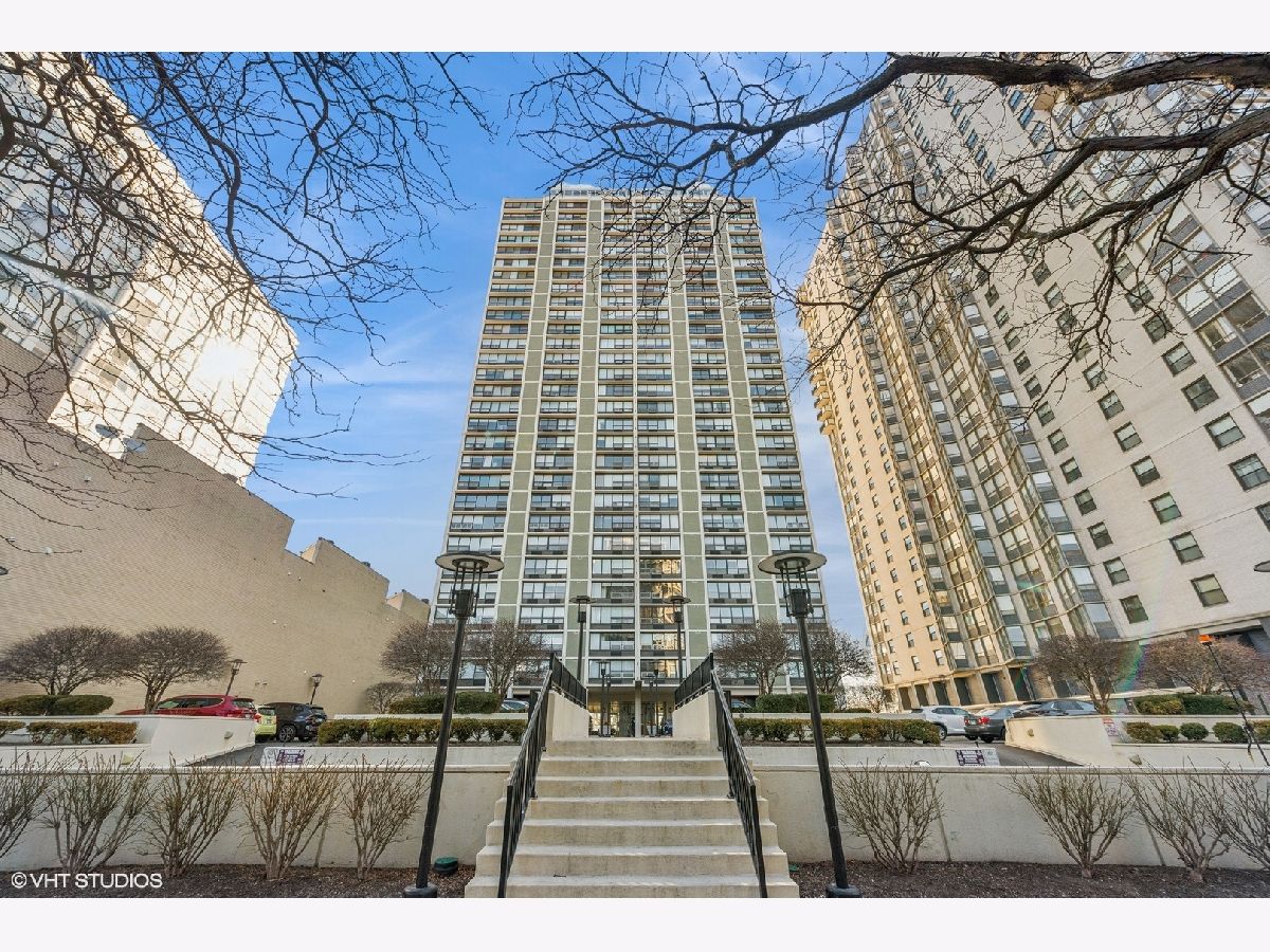Condominiums & Homes Sold Edgewater Beach Chicago Illinois, 5733 Sheridan