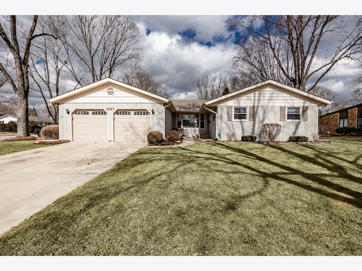 Homes & Condos & Townhomes Sold Country Knolls Elgin Illinois, 1690 Lin Lor