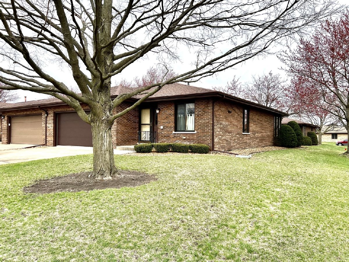 Condos & Townhomes Sold Country Villa New Lenox Illinois, 913 Shagbark
