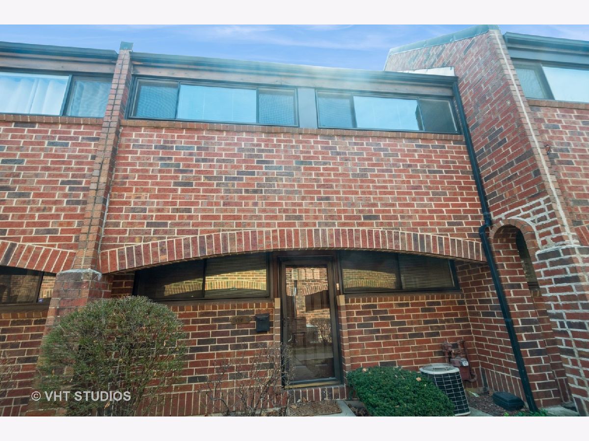 Townhomes Sold Garden Courts Chicago Illinois, 904 May