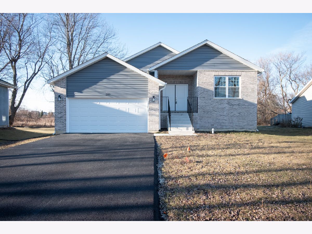 Rented Poplar Grove Illinois, 211 Gables