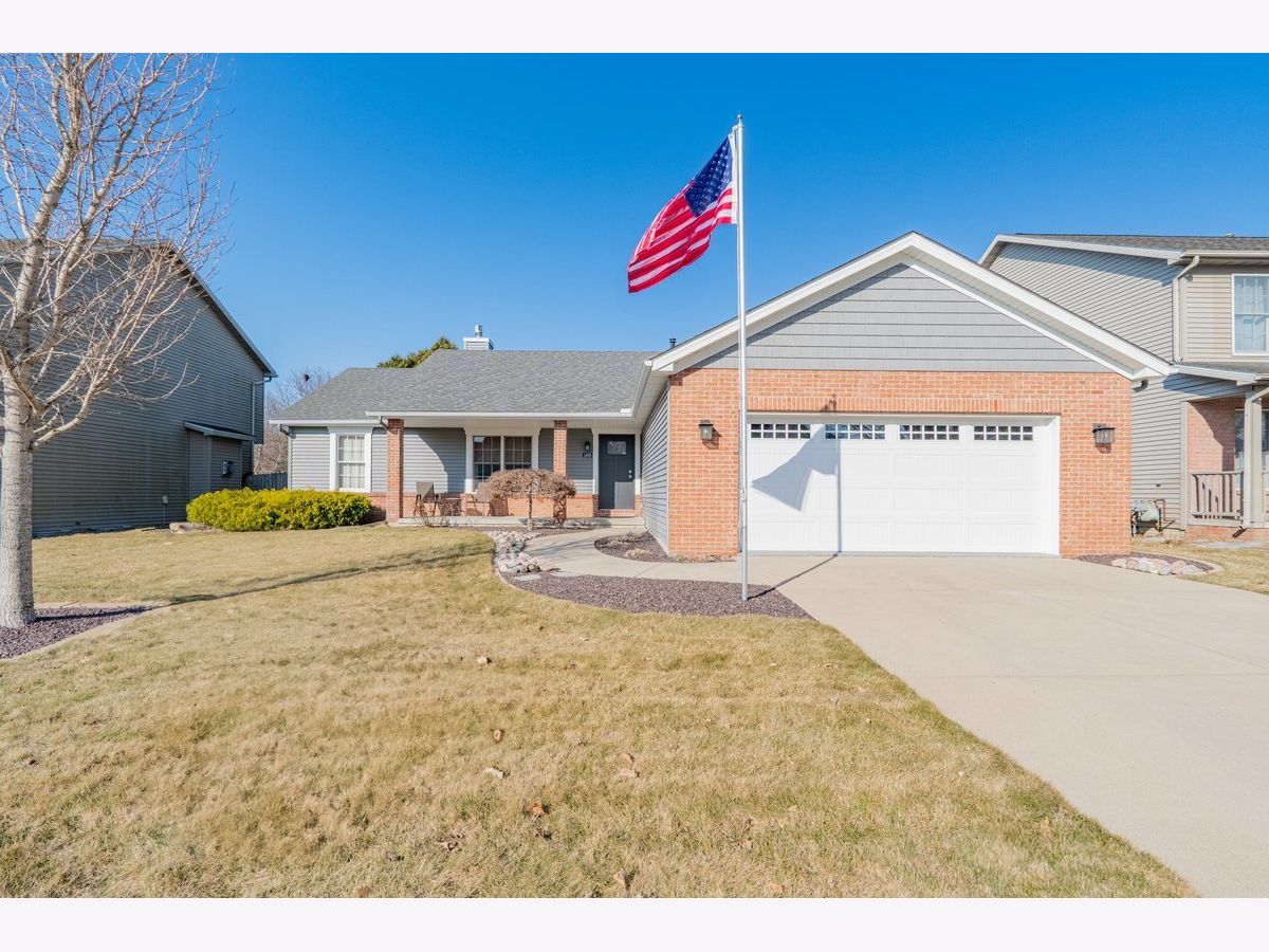 Homes & Condos & Townhomes Sold Windham Bloomington Illinois, 1408 Tearose