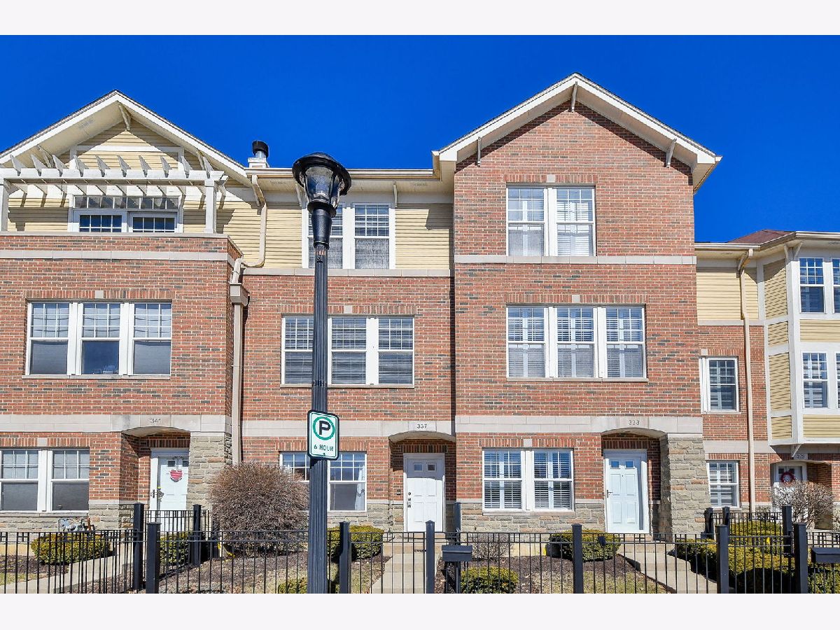 Townhomes Rented Wesley Square Wheaton Illinois, 337 Wesley
