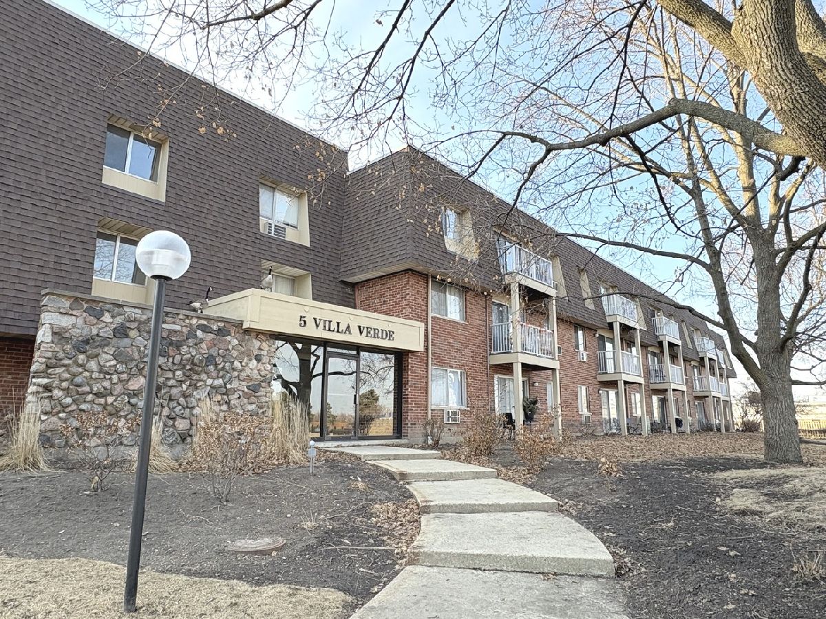 Condominiums Rented Villa Verde Buffalo Grove Illinois, 5 Villa Verde