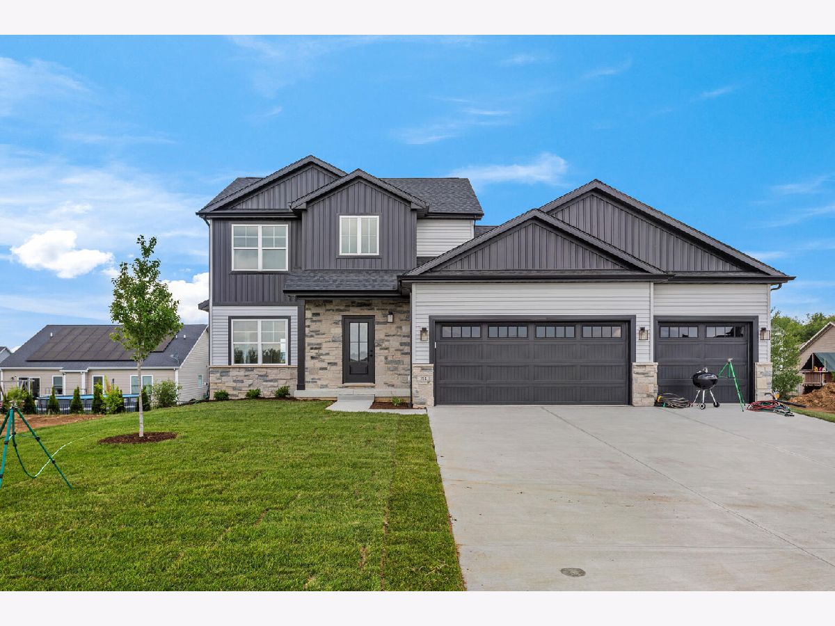 Homes & Condos & Townhomes Sold Sangamon Fields Mahomet Illinois, 714 Isabella