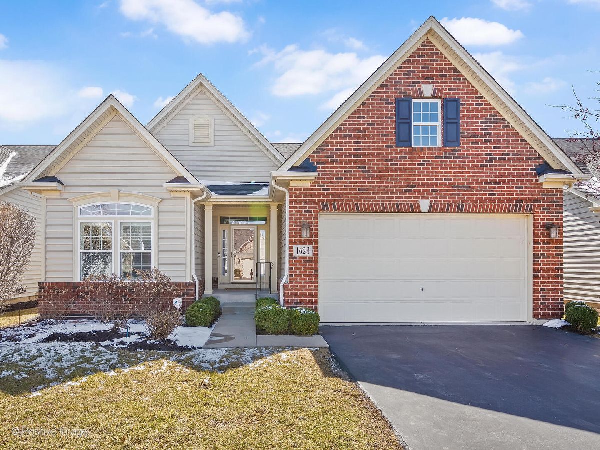 Townhomes & Condos & Homes Sold Stonegate West Aurora Illinois, 1623 Colchester