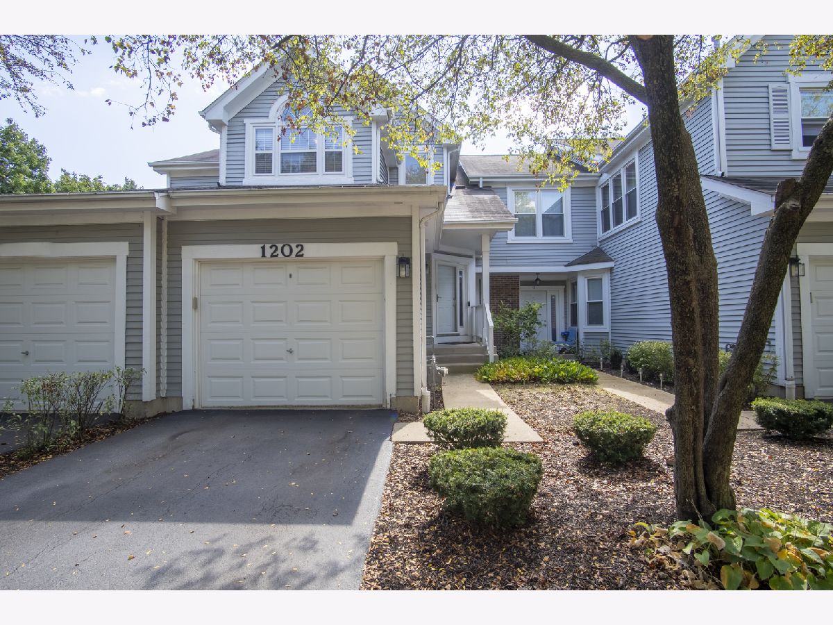 Townhomes & Condos Sold Villas Of The Fields Naperville Illinois, 1202 Tennyson