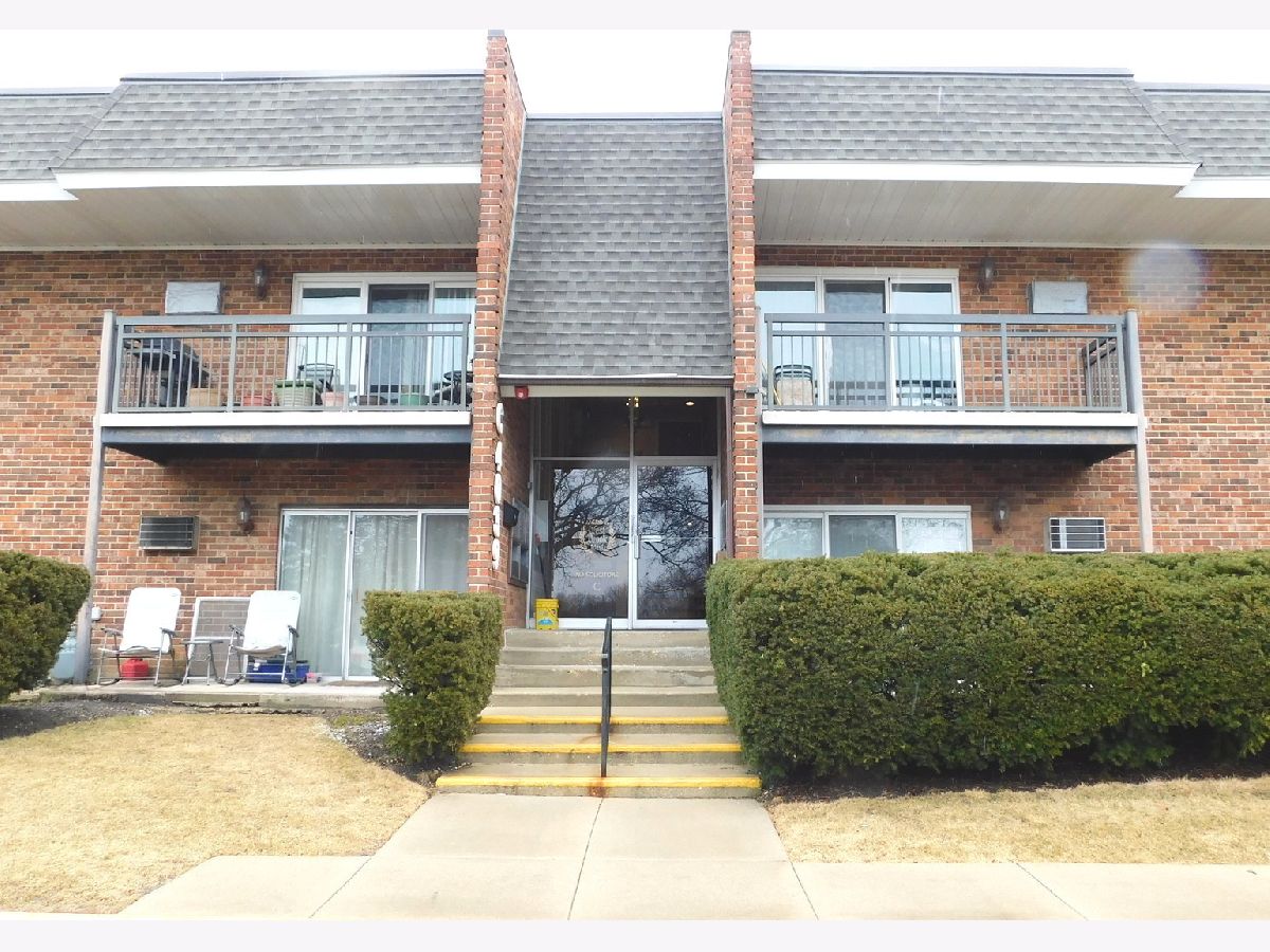 Condominiums Sold Westbrook West Downers Grove Illinois, 4039 Saratoga