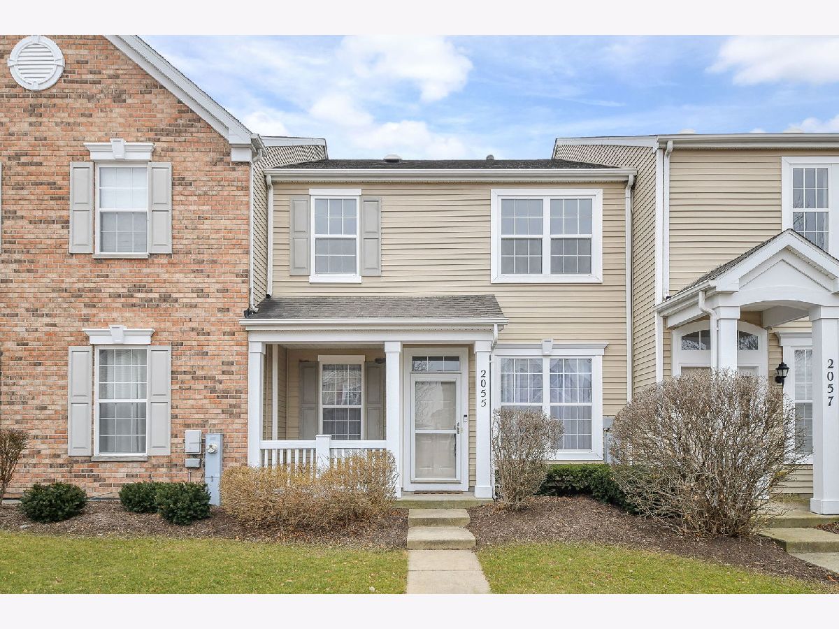 Homes & Townhomes Rented Sweetwater Woodstock Illinois, 2055 Woodside