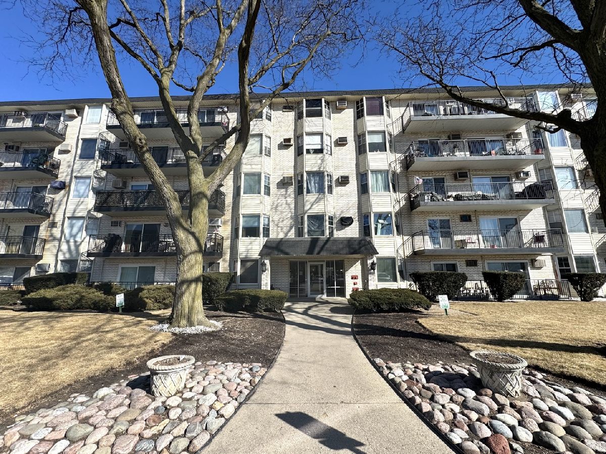 Condominiums Sold Edens Point Morton Grove Illinois, 5506 Lincoln