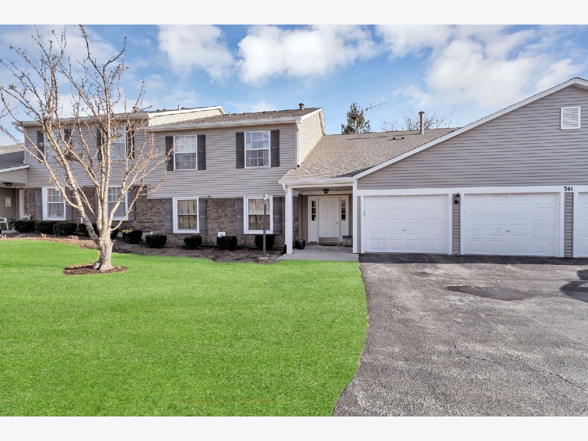 Condominiums Rented Hearthwood Farms Bartlett Illinois, 741 Acorn
