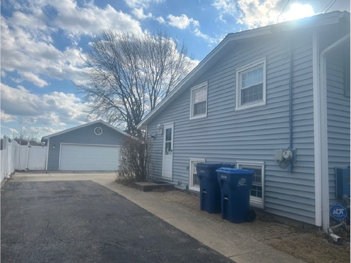 Homes Rented Wildwood Grayslake Illinois, 17983 Winnebago