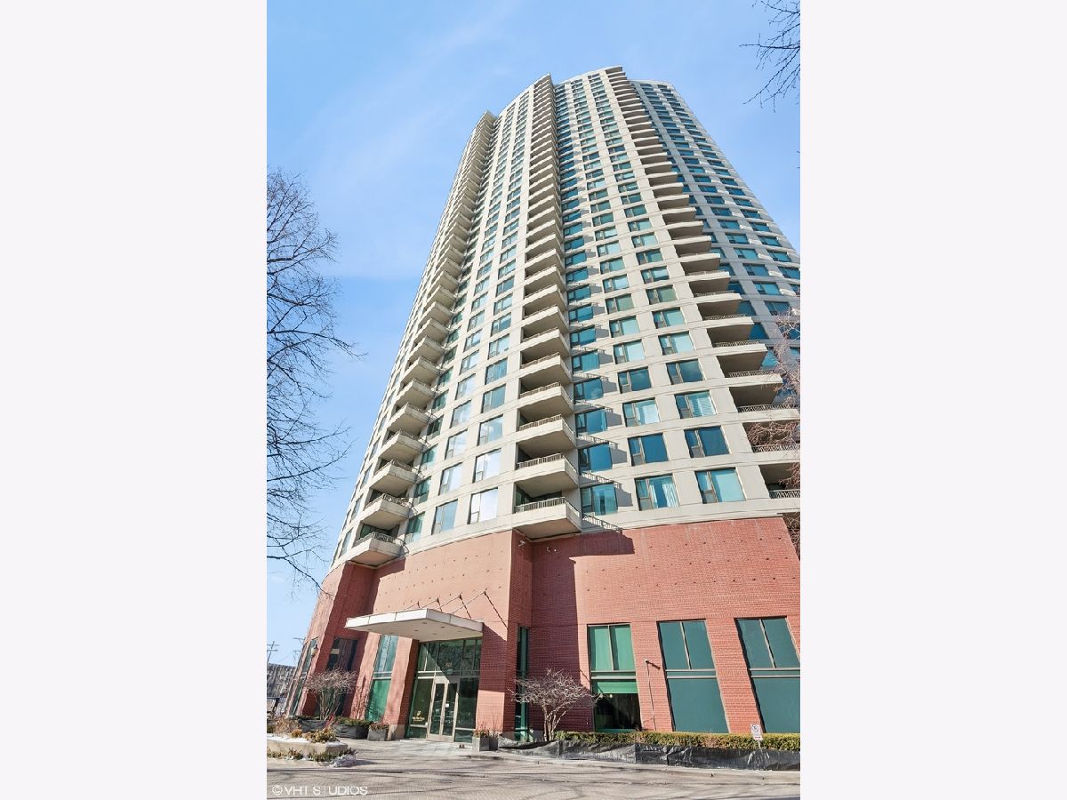 Condominiums Sold Kinzie Park Tower Chicago Illinois, 501 Clinton
