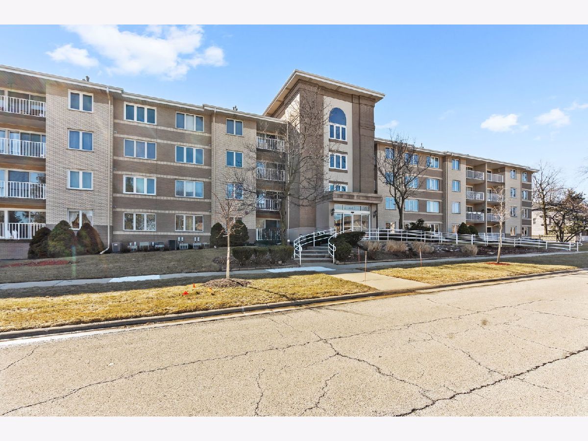 Condominiums & Homes Sold Whispering Oaks Wood Dale Illinois, 440 Montrose