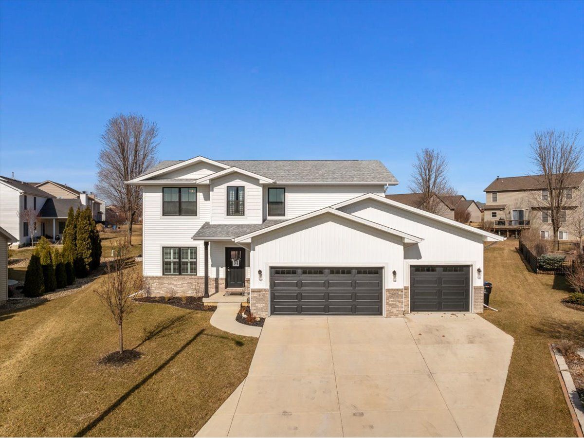 Homes & Condos & Townhomes Sold Fox Creek Bloomington Illinois, 3 Flag Tree