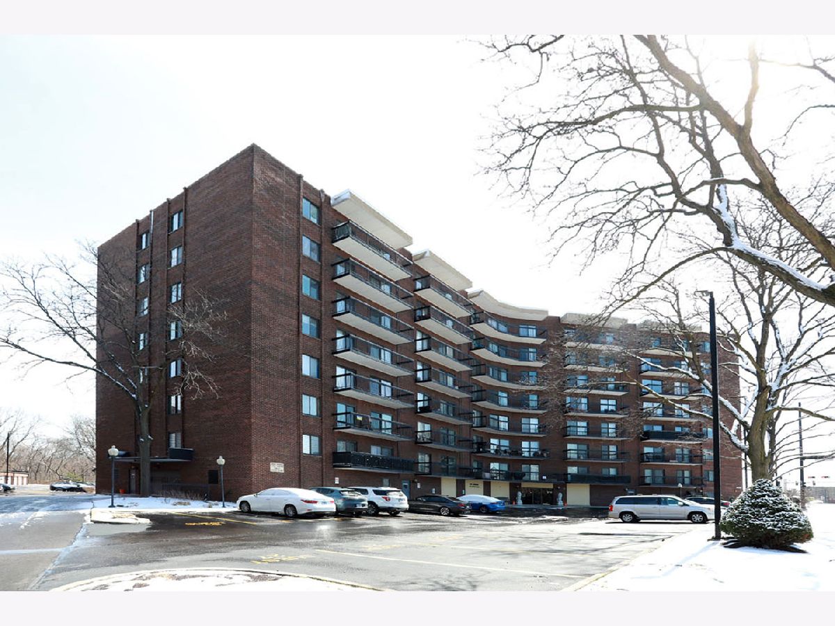 Condominiums Sold Landmark Des Plaines Illinois, 711 River