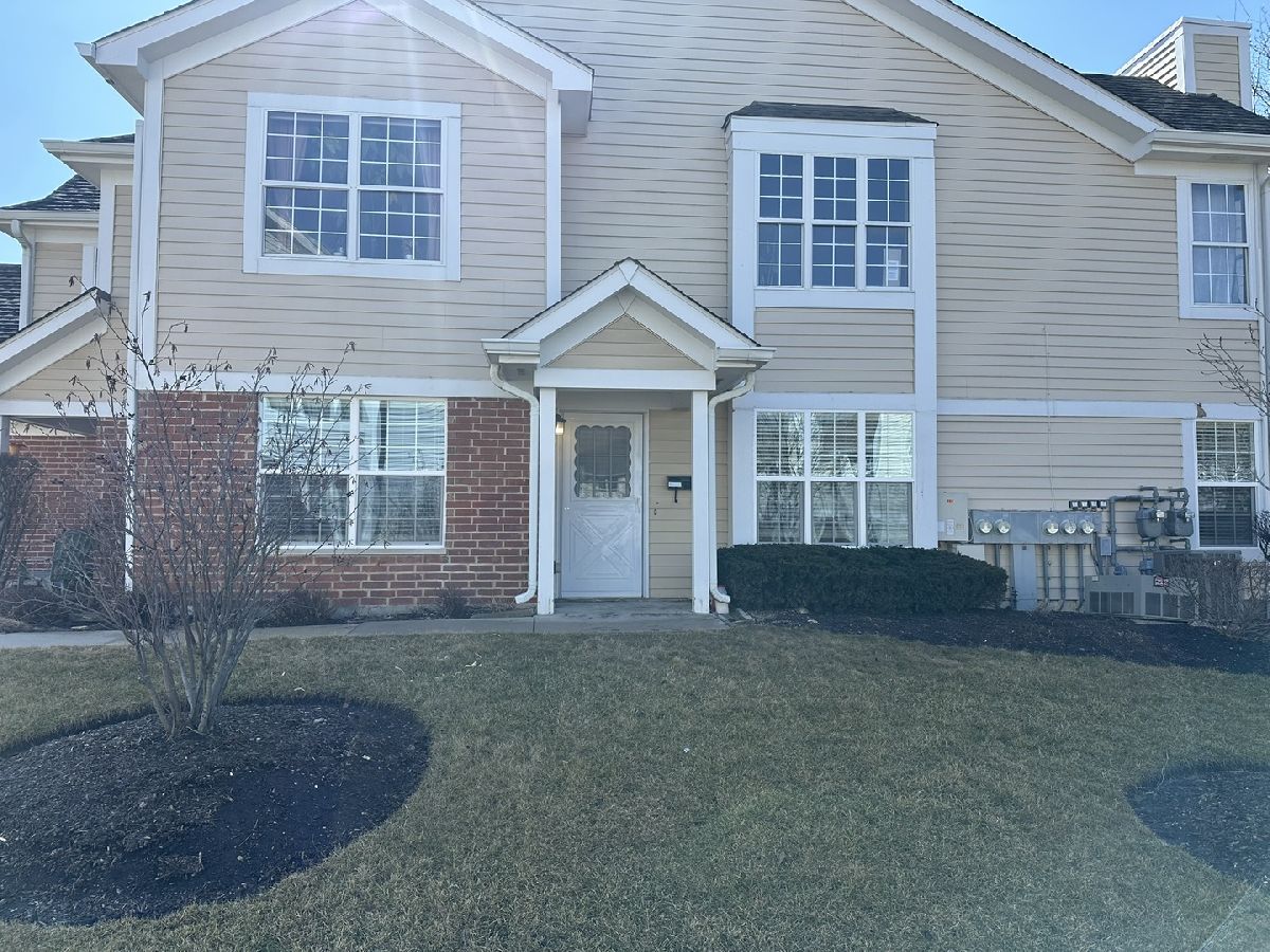 Townhomes & Condos Rented Heatherwood Schaumburg Illinois, 216 Chesterfield
