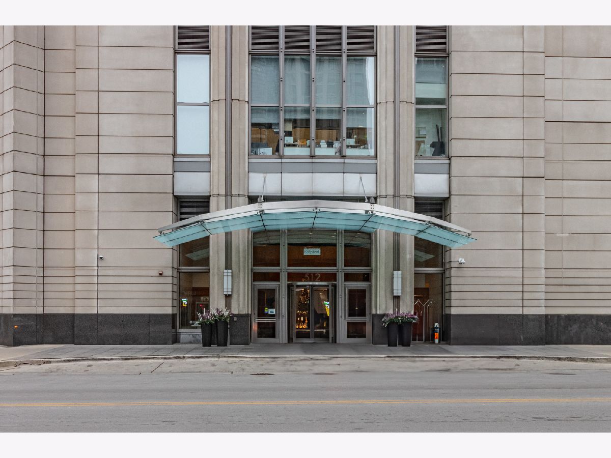 Condos & Townhomes Sold Residences At River East Chicago Illinois, 512 Mcclurg