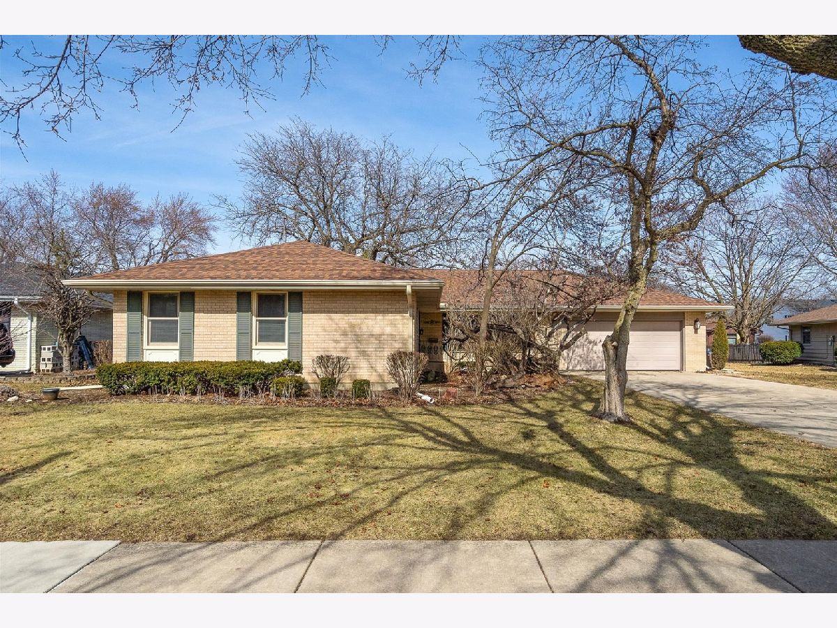 Homes Sold Sans Souci Aurora Illinois, 2311 Tanglewood