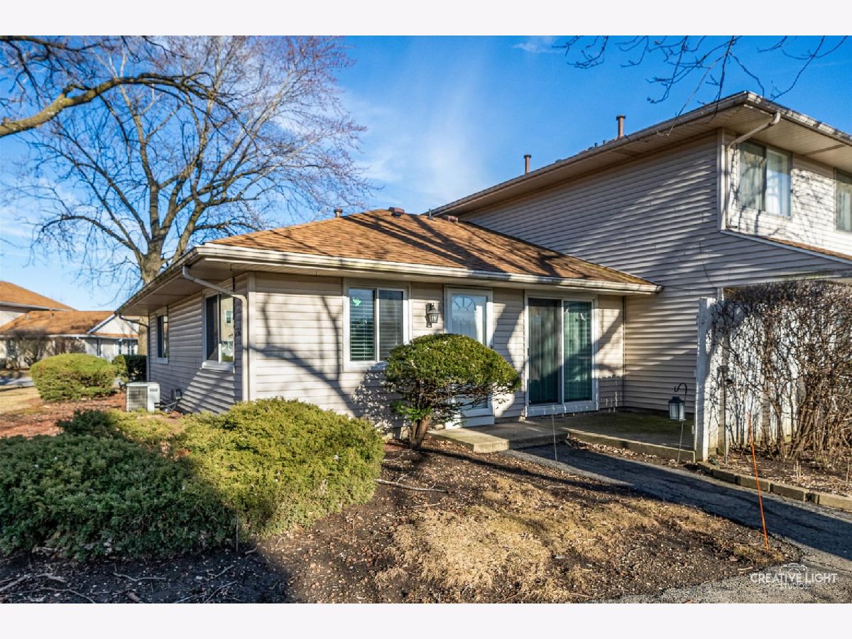 Townhomes & Condos & Homes Sold The Village Crest Hill Illinois, 2367 Carnation