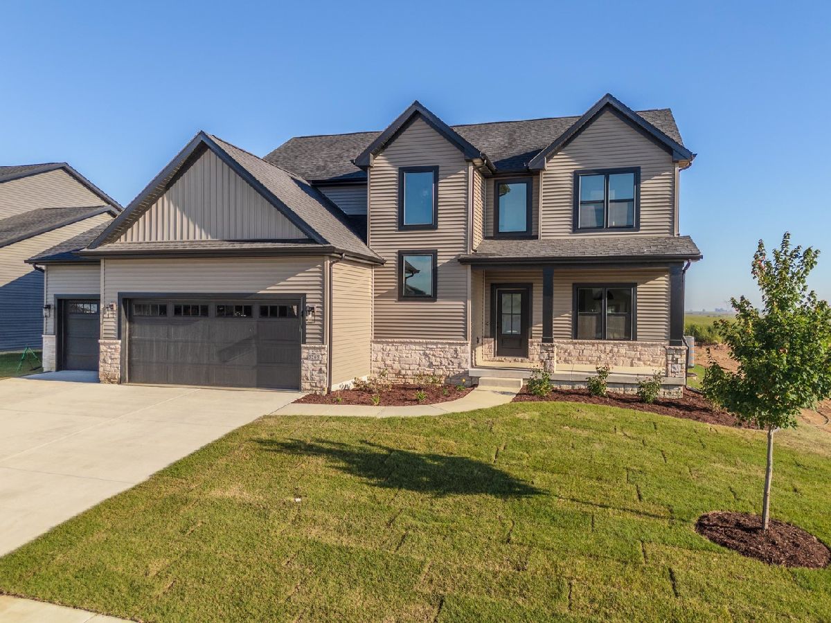 Homes & Condos & Townhomes For Sale Grove On Kickapoo Creek Bloomington Illinois, 5208 Castlebar Drive