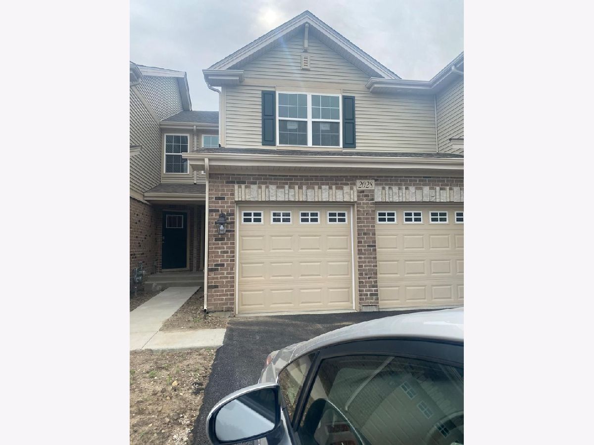  Rented Aurora Illinois, 2028 Canyon Creek