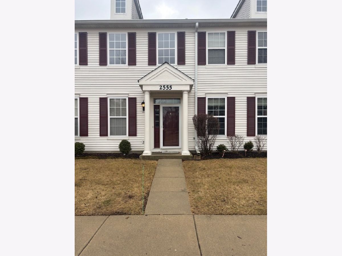 Townhomes & Condos Rented Washington Square Aurora Illinois, 2555 Hillsboro