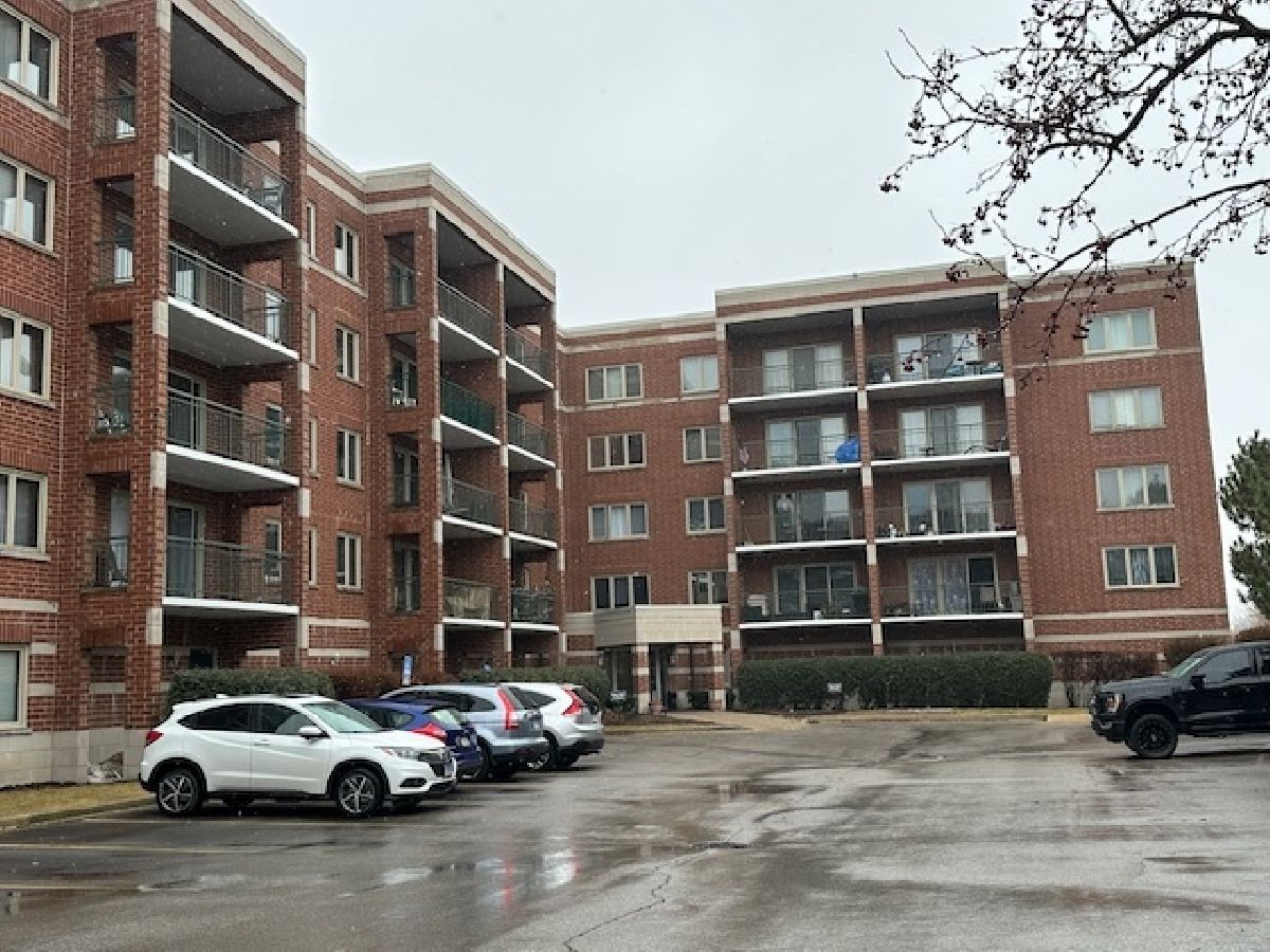Condominiums Sold Glenlake Chicago Illinois, 6461 Warner