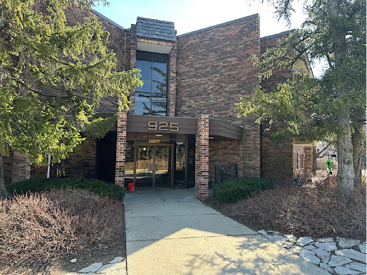 Condos & Townhomes Sold Pheasant Creek Northbrook Illinois, 925 Spring Hill