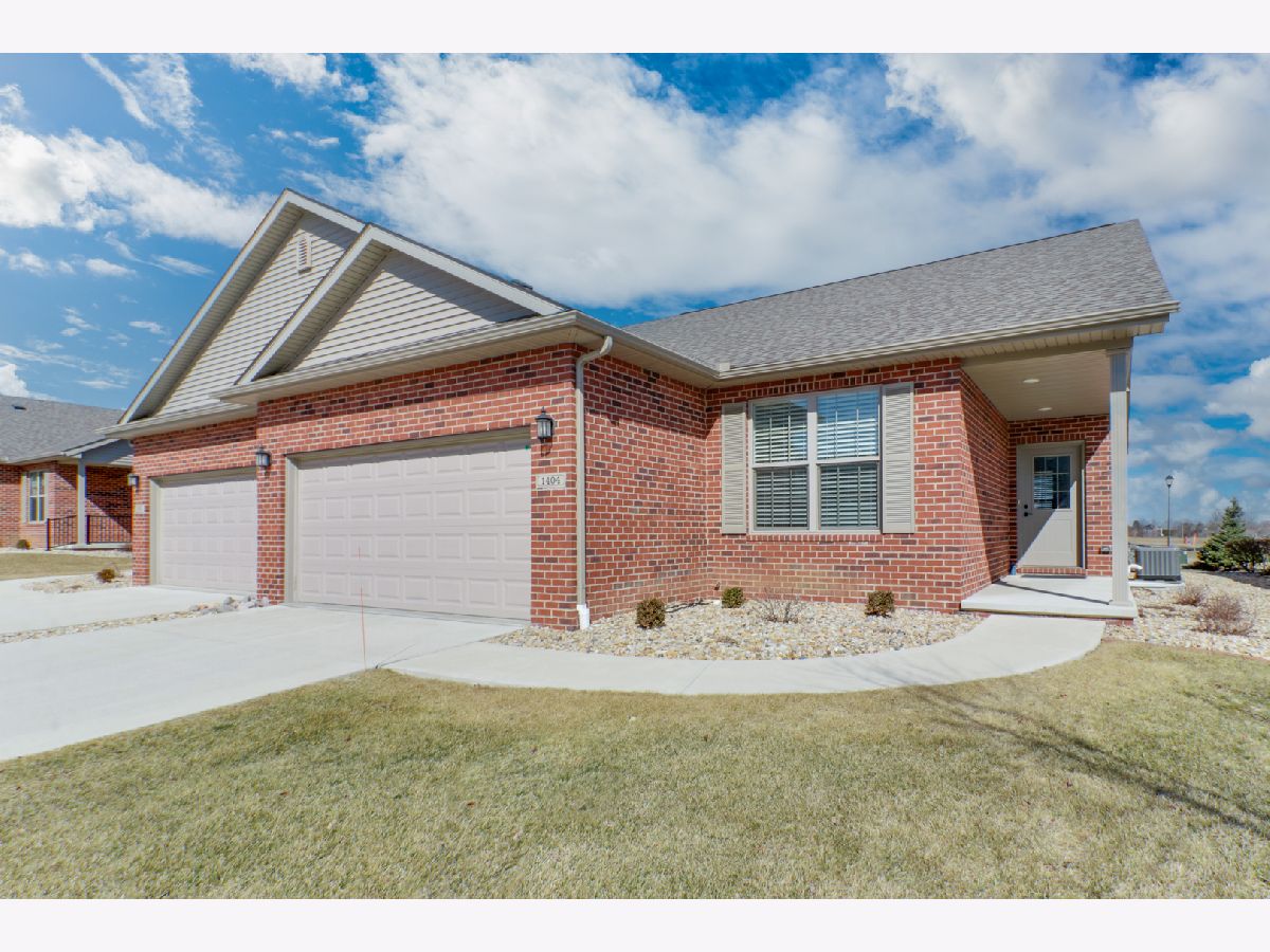 Condos & Townhomes Sold Evergreen Village Normal Illinois, 1404 Monterey Pine