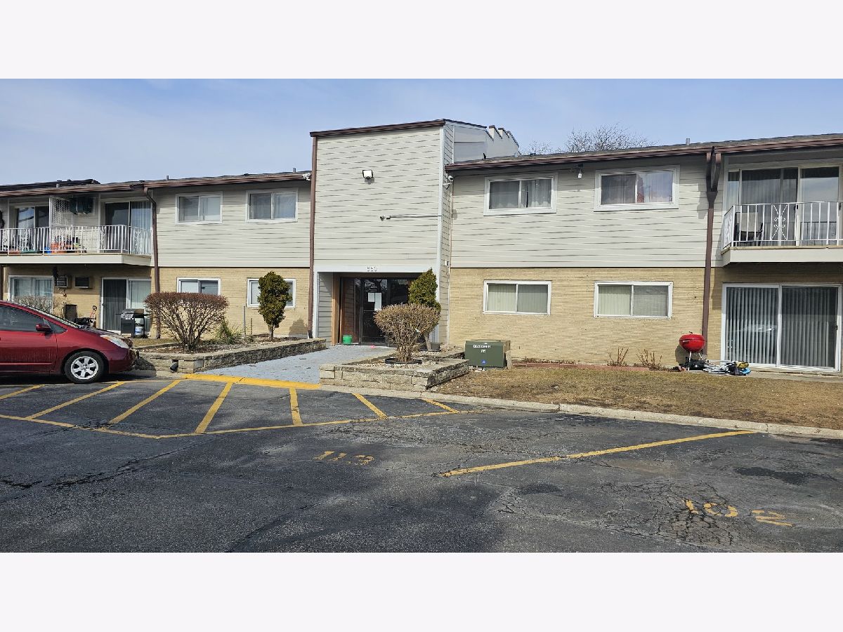 Condominiums Rented Old Willow Falls Prospect Heights Illinois, 850 Old Willow