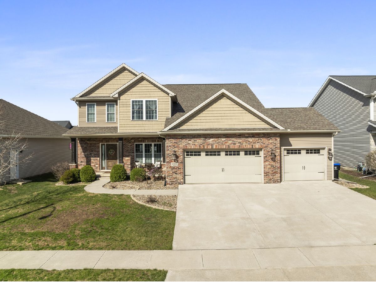 Homes & Condos & Townhomes For Sale Grove On Kickapoo Creek Bloomington Illinois, 1520 Stoneroller Circle