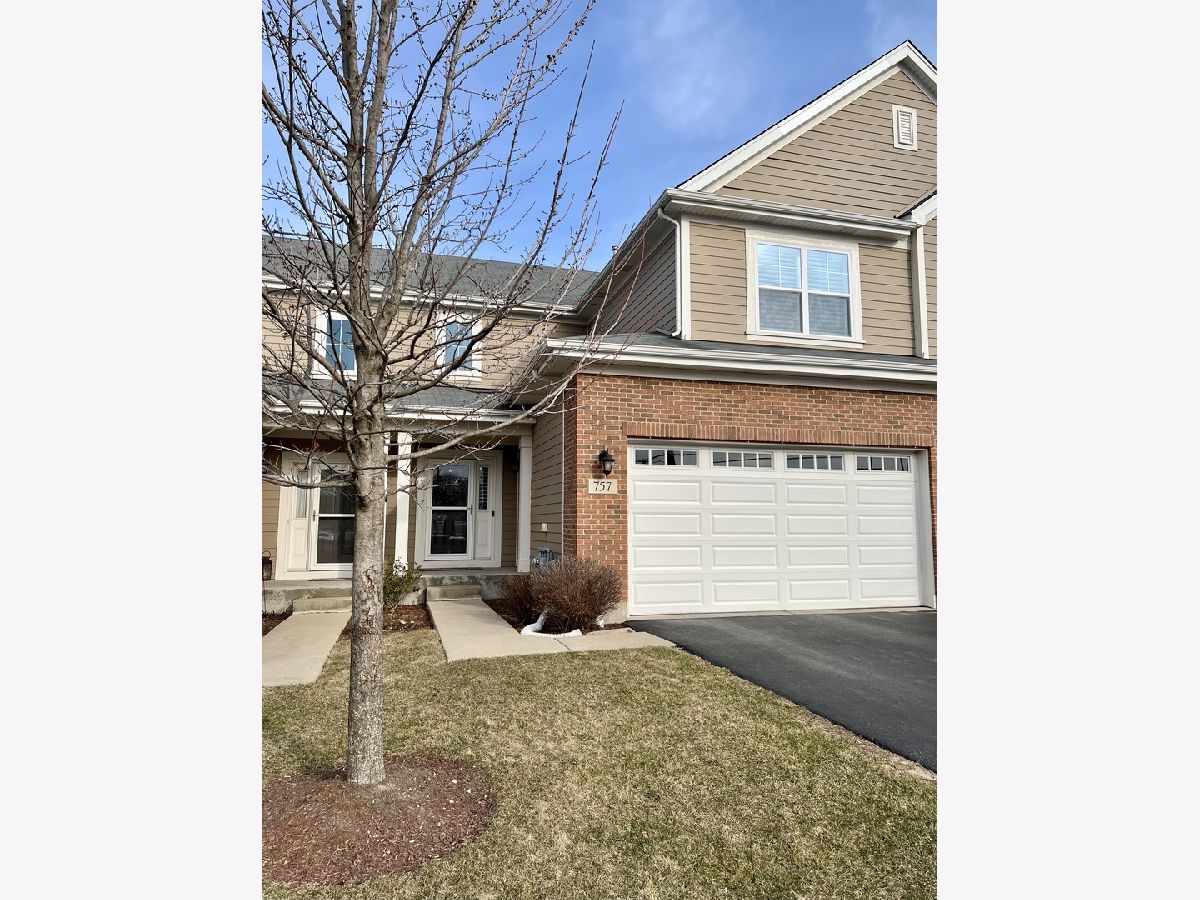 Townhomes Sold Lexington Oaks Palatine Illinois, 757 Winchester