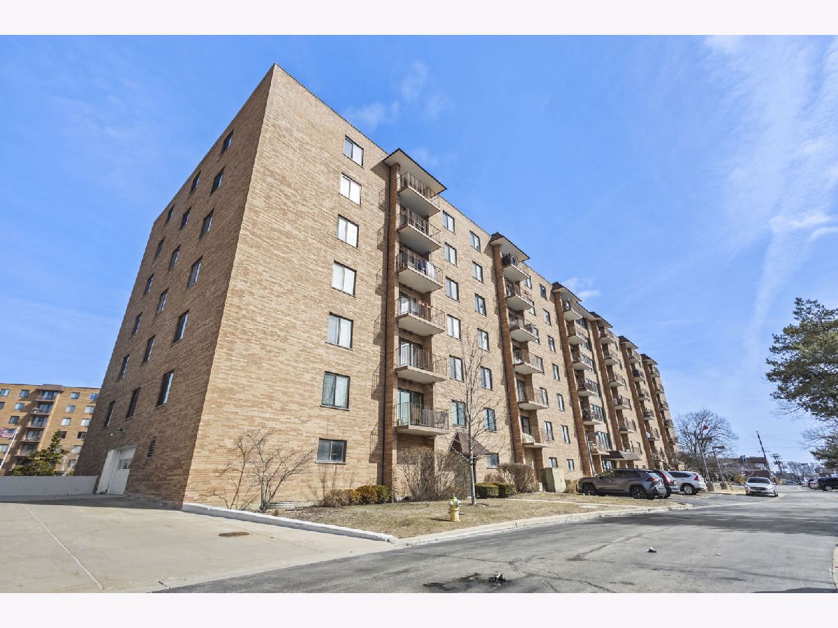 Condominiums Sold Crystal Towers Mount Prospect Illinois, 1777 Crystal