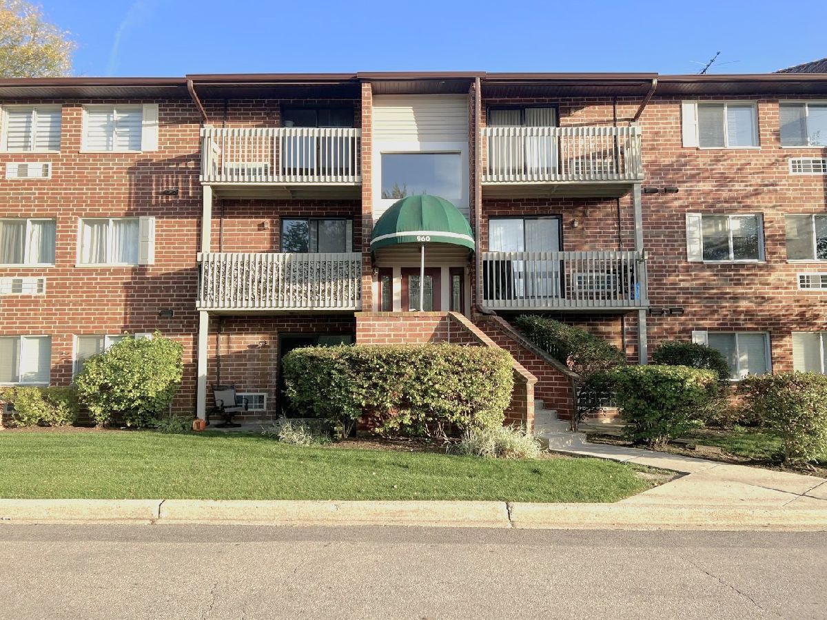 Condominiums Sold Lakewood Villas Vernon Hills Illinois, 960 Lakeside