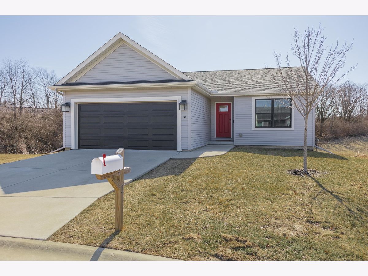 Homes & Condos & Townhomes Sold Fox Creek Village Bloomington Illinois, 34 Winding