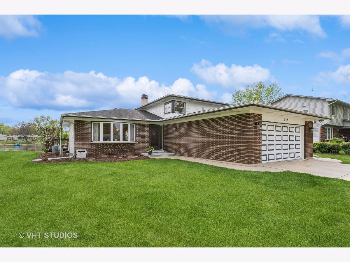 Homes & Condos & Townhomes Sold Country Knolls Elgin Illinois, 108 Pauline