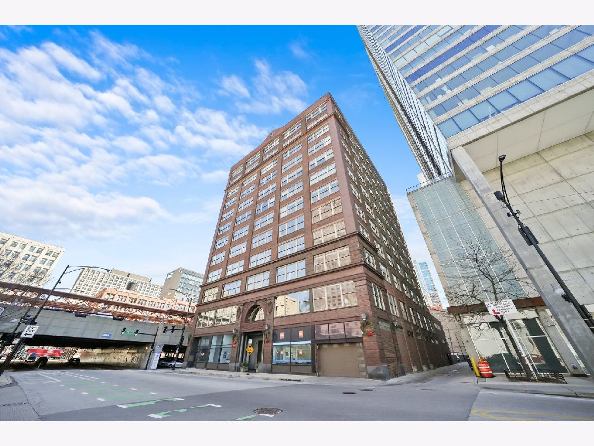 Condos & Townhomes Rented Market Square Lofts Chicago Illinois, 161 Harrison