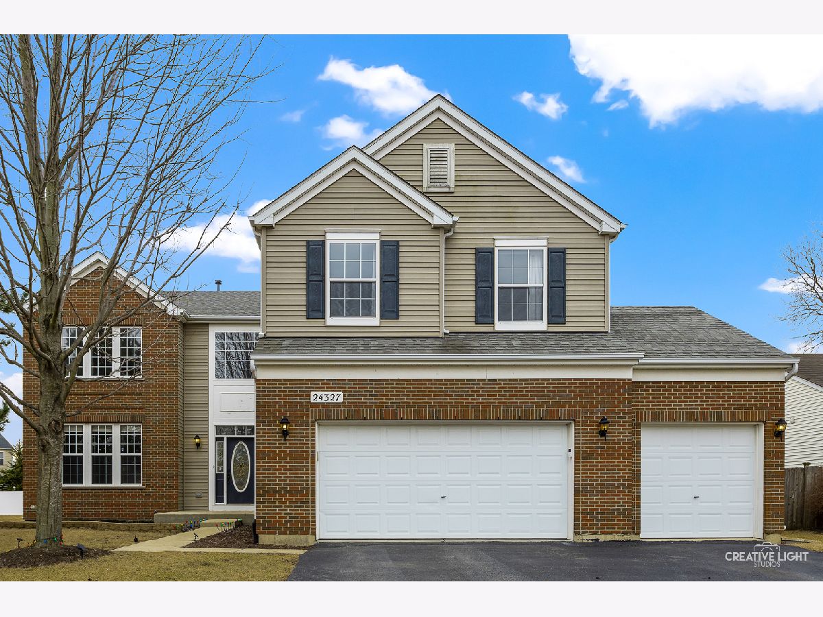 Homes & Townhomes Sold Crossings At Wolf Creek Plainfield Illinois, 24327 Linden