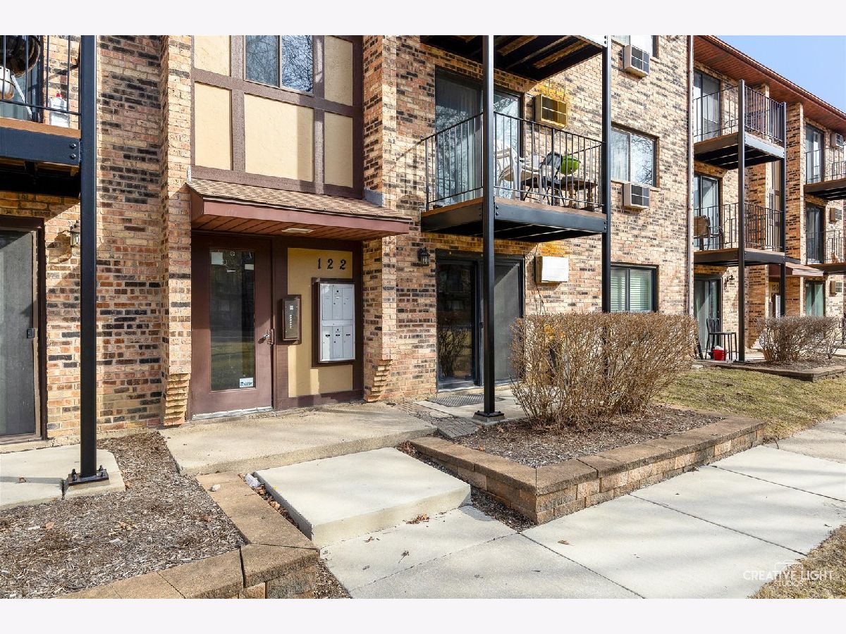 Condominiums Sold Klein Creek Carol Stream Illinois, 122 Klein Creek