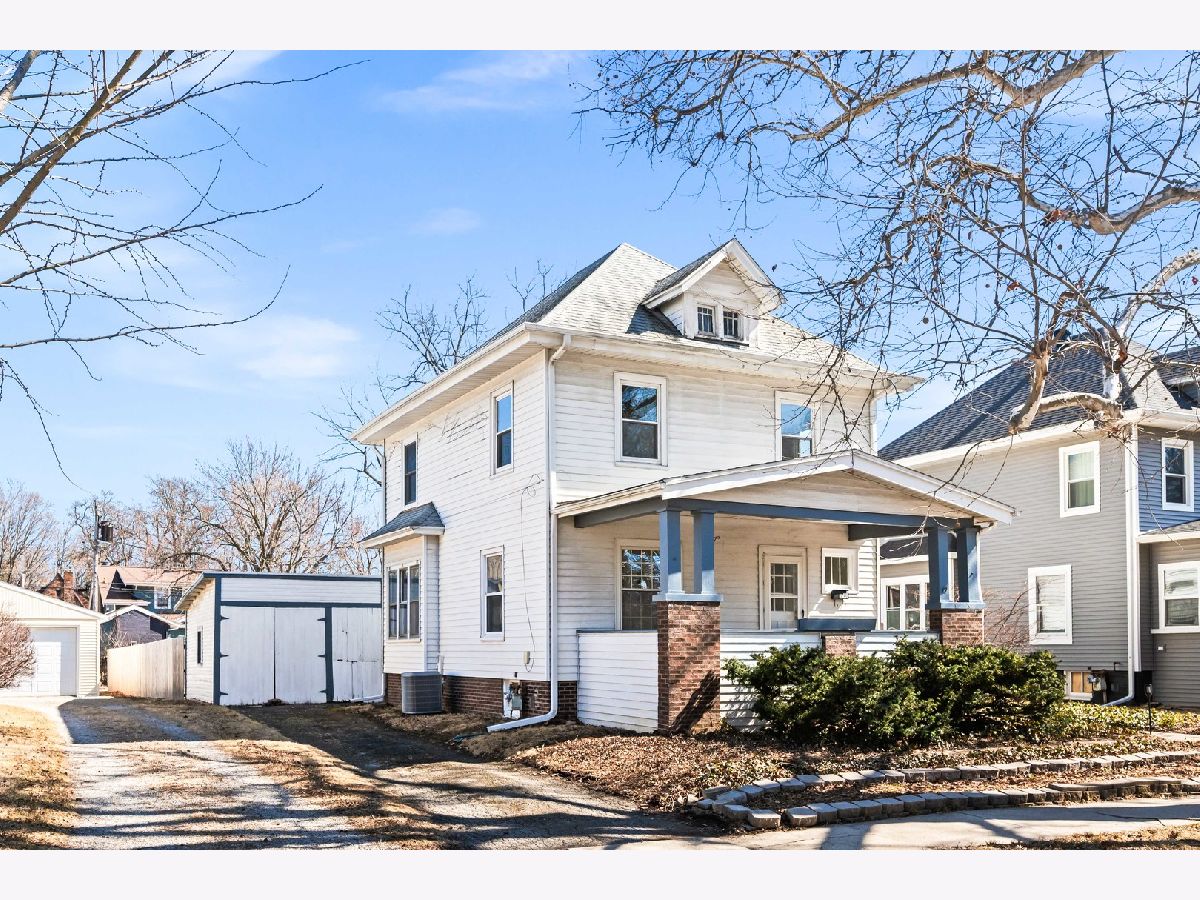 Homes & Condos & Townhomes Sold Founders Grove Bloomington Illinois, 410 Woodland