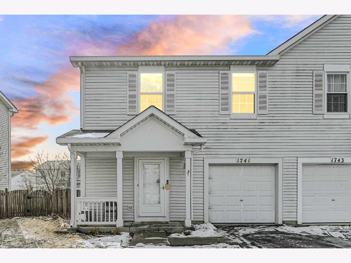 Homes & Townhomes Rented Lakewood Falls Romeoville Illinois, 1741 Raleigh